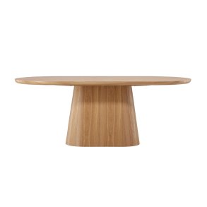 Stj�rn� st�ł do jadalni naturalny.