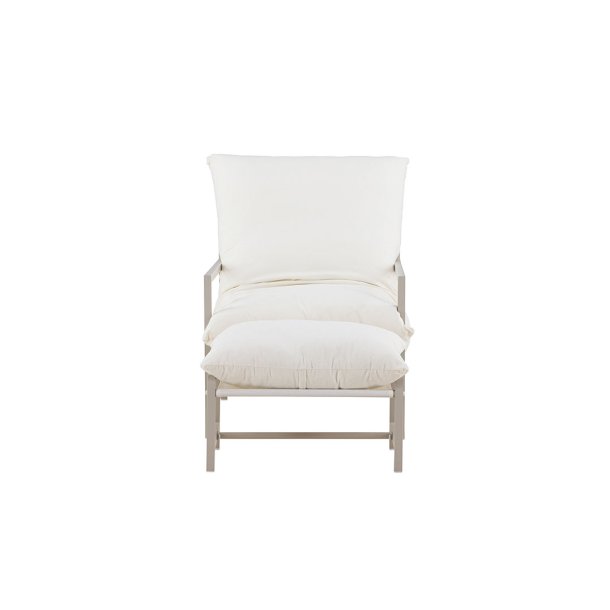 Poltrona Corso con poggiapiedi beige.